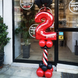 Στολισμός μαγαζιού στην Αθήνα με σύνθεση μπαλονιών κολωνάκι για τα δεύτερα γενέθλια καταστήματος